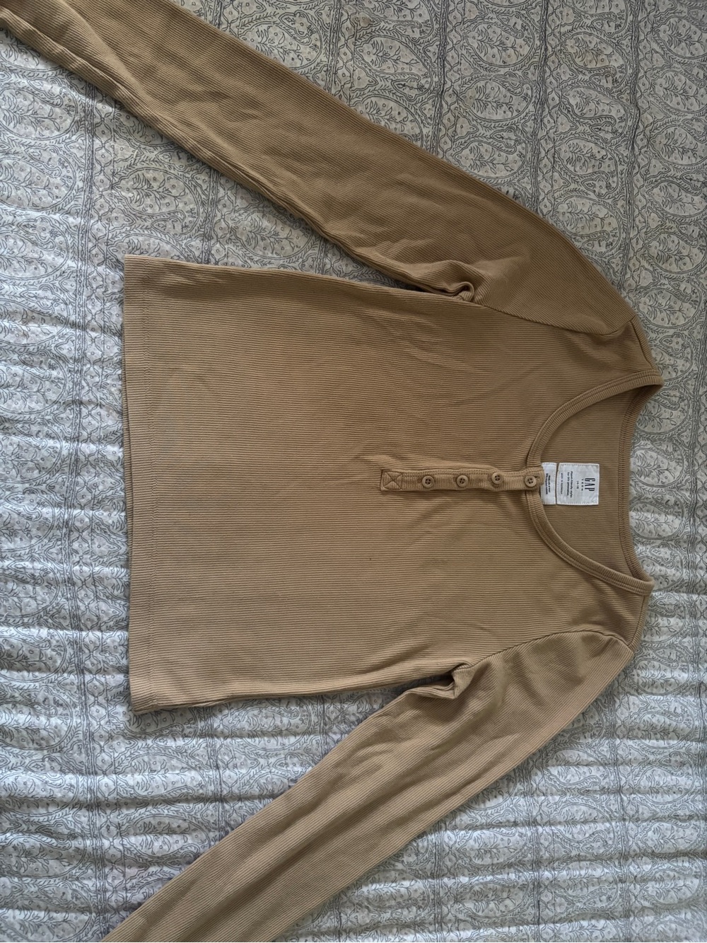 Classic Ribbed Long-Sleeve Henley - Tan